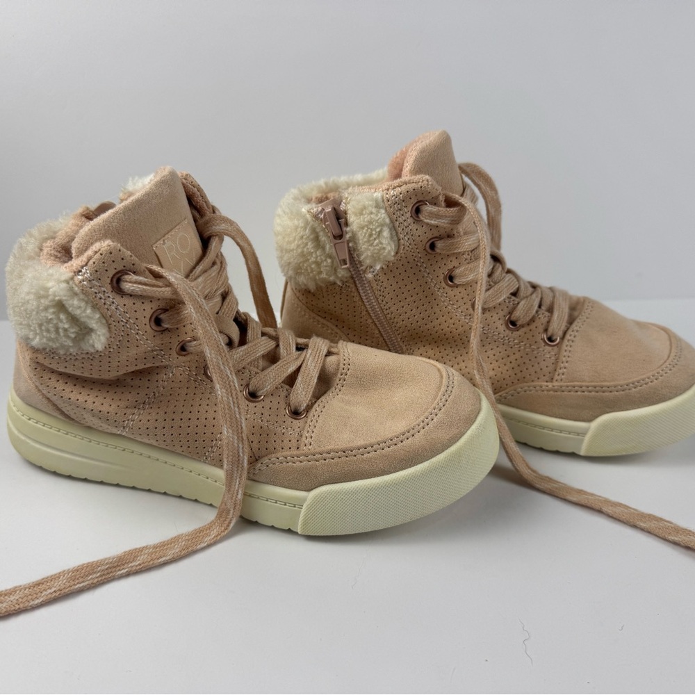 Roxy RG camy high top sneaker in light pink with side zipper for easy wear